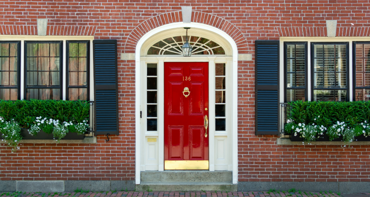 12 Inexpensive Weekend Projects That Will Boost Your Home’s Curb Appeal | Lifehacker