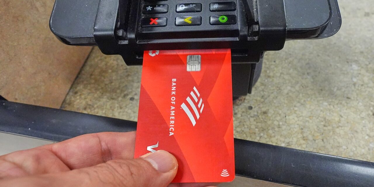 Americans falling behind on $1.25 trillion in credit card bills | KTLA