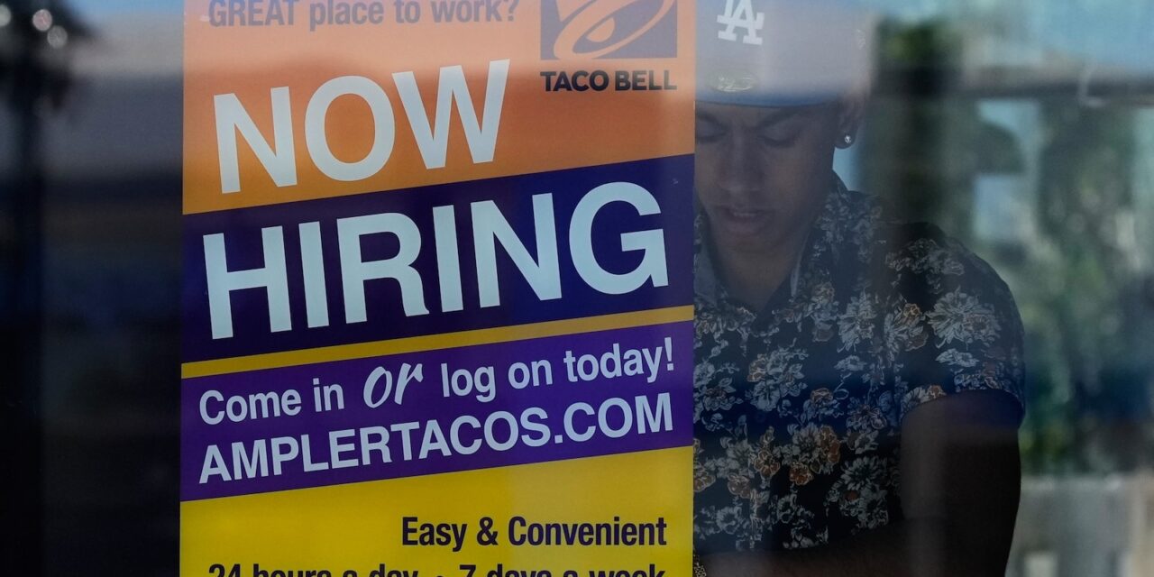 US jobless aid filings rise to 229,000 last week, remain historically low despite war – ABC News