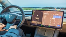 tesla-touchscreen.jpg