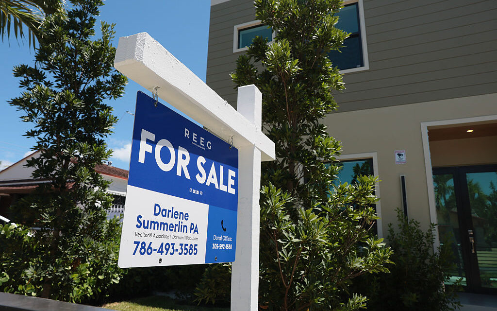 Number of homebuyers falls to lowest level in at least 13 years, Redfin says