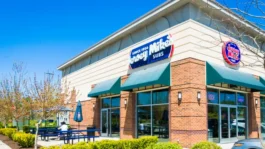 Jersey Mike’s IPO reflects growing investor appetite for restaurants Z3M6Ly9kaXZlc2l0ZS1zdG9yYWdlL2RpdmVpbWFnZS9HZXR0eUltYWdlcy0yMTUxOTU0OTE2LmpwZw.webp