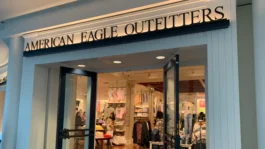 Retailers — eager for cash — sell off rights to potential tariff refunds | Retail Dive Z3M6Ly9kaXZlc2l0ZS1zdG9yYWdlL2RpdmVpbWFnZS9JTUctNDY5MC5qcGc