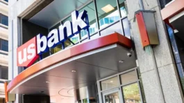U.S. Bank flags potential blowback from debanking inquiries | Banking Dive Z3M6Ly9kaXZlc2l0ZS1zdG9yYWdlL2RpdmVpbWFnZS9VU0JhbmsuanBlZw