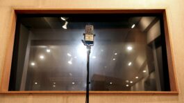 af2e4d-20260805-a-microphone-in-a-recording-booth-2000