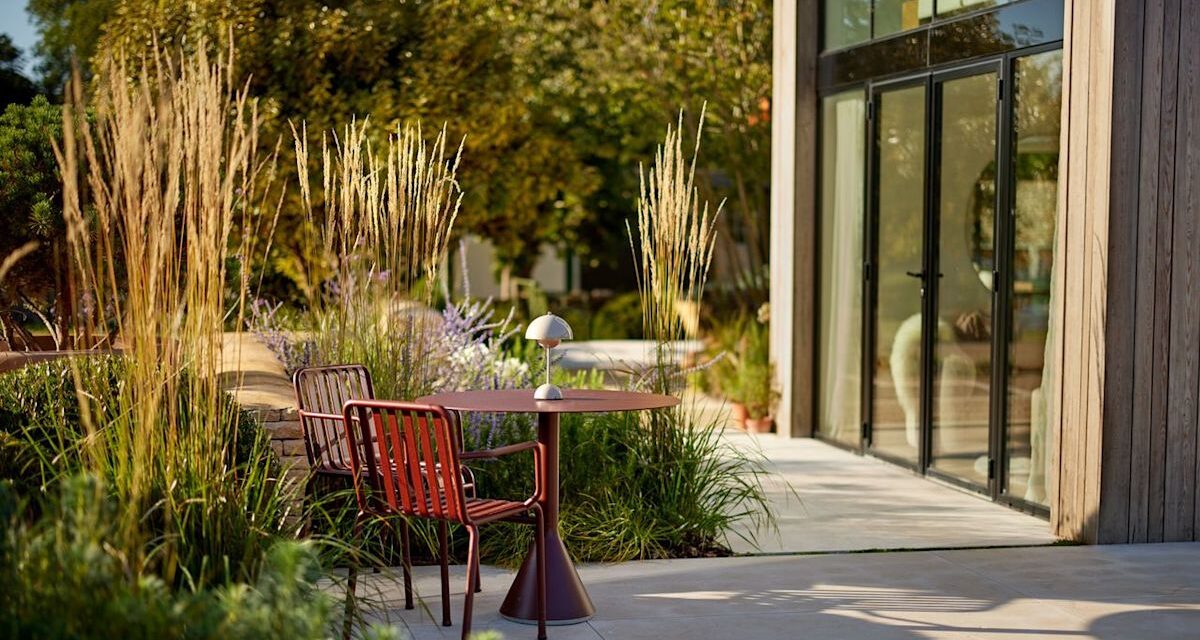 This Garden Furniture Color Has Been *the* Trend of This Season