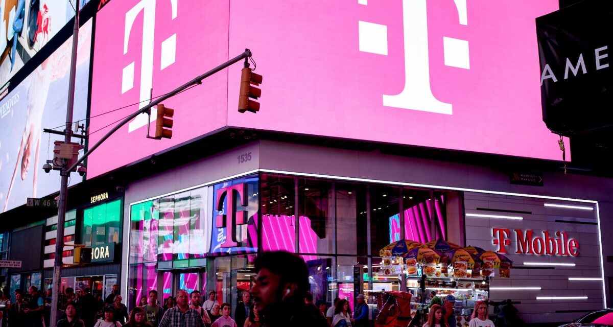 T-Mobile ‘chopped a cable’ to expel Chinese hackers from its network | TechCrunch