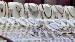 1280x720-a-jewelry-store-display