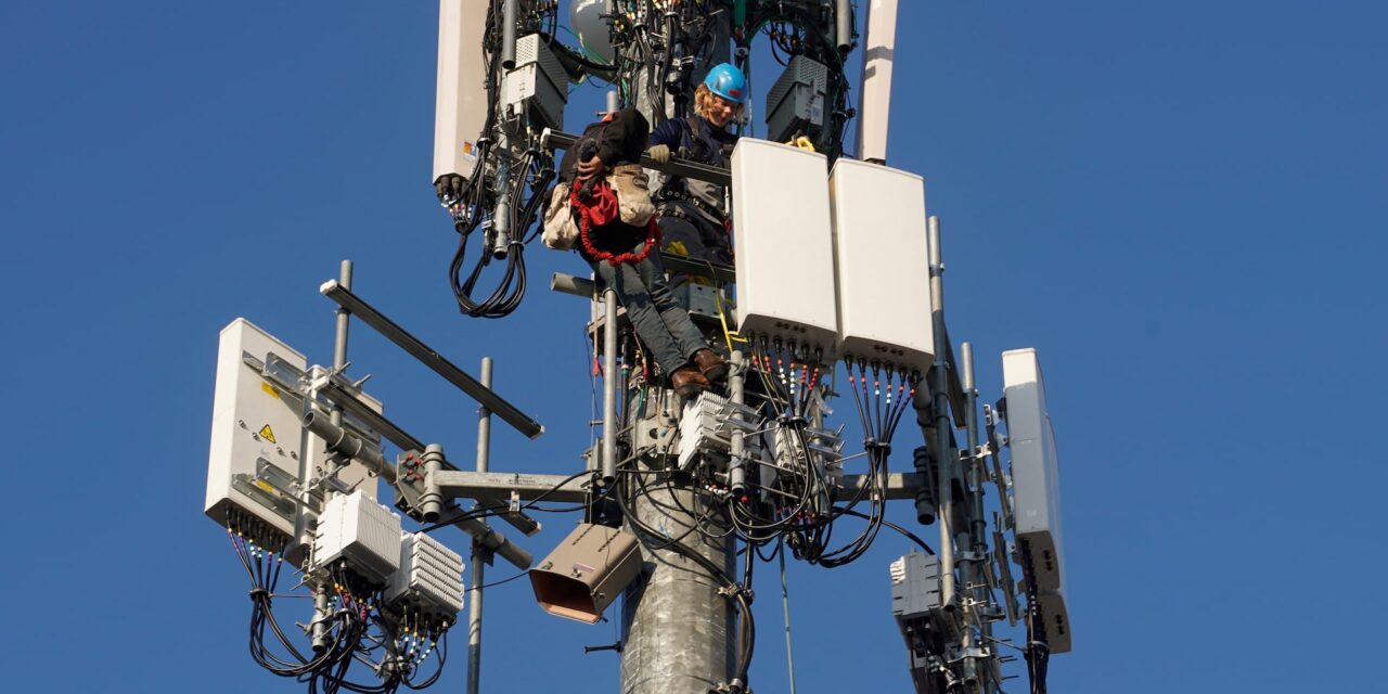 Verizon signs optical fiber deal with Corning to expand broadband, support AI growth | Reuters