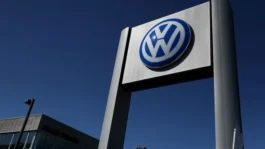 Volkswagen dealers lead peers in service scheduling study | WardsAuto Z3M6Ly9kaXZlc2l0ZS1zdG9yYWdlL2RpdmVpbWFnZS9HZXR0eUltYWdlcy05MjM1MDM5ODguanBn