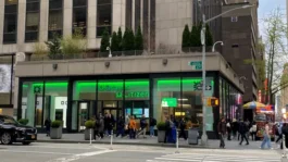 Citizens targets gap between consumer, commercial banking | Banking Dive Z3M6Ly9kaXZlc2l0ZS1zdG9yYWdlL2RpdmVpbWFnZS9JTUdfNzAzN19BSENuR2hMLmpwZw
