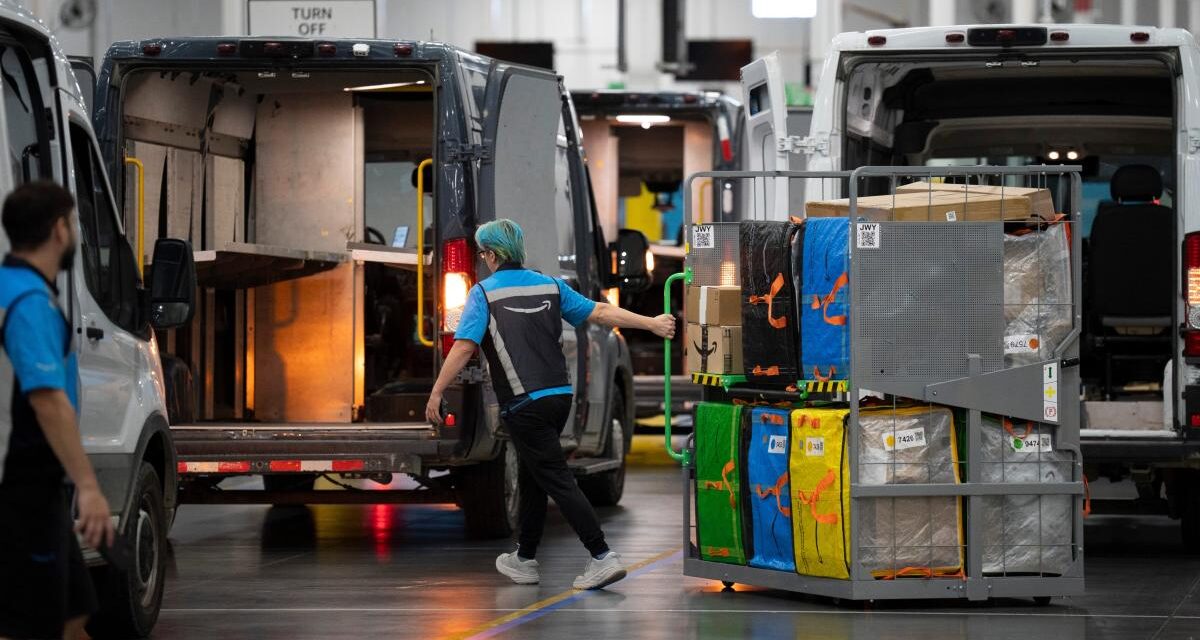 Amazon raises minimum hourly pay by $20 for US workers