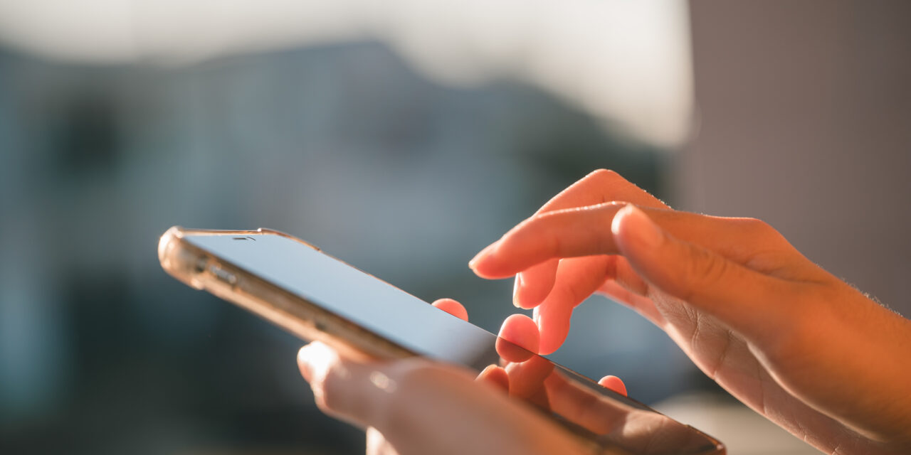 Global smartphone market to contract 12% in 2026 as price mix shifts toward higher price bands