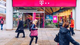 t-mobile-store-with-people-t-mobile-is-the-brand-name-used-by-the-mobile-communications-subsidiaries-of-the-german-telecommunications-company-deutsche-telekom